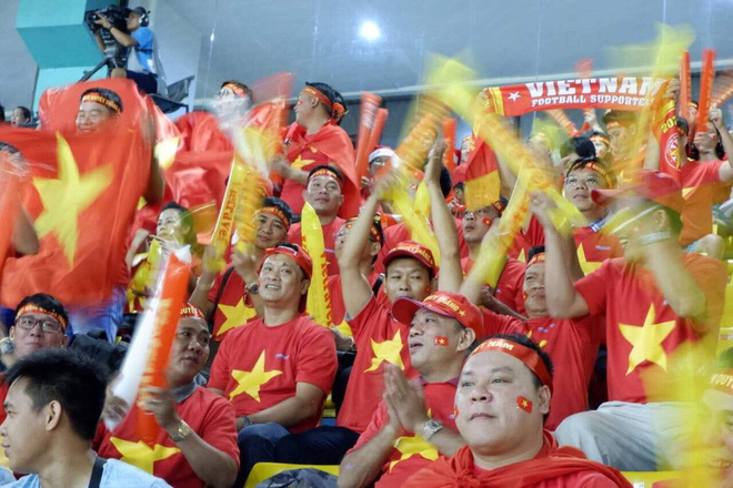 Video - Ảnh: CĐV cả nước vỡ òa cảm xúc với chiến thắng 2-1 của đội tuyển Việt Nam ngay trên sân khách