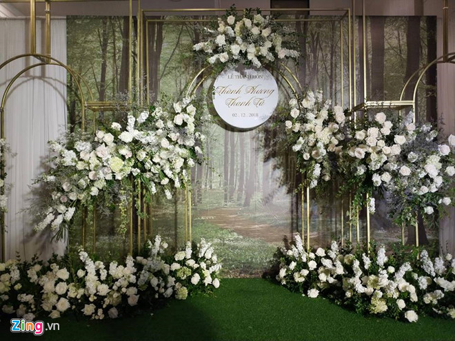 Á hậu Thanh Tú hôn bạn trai CEO trong lễ cưới lãng mạn