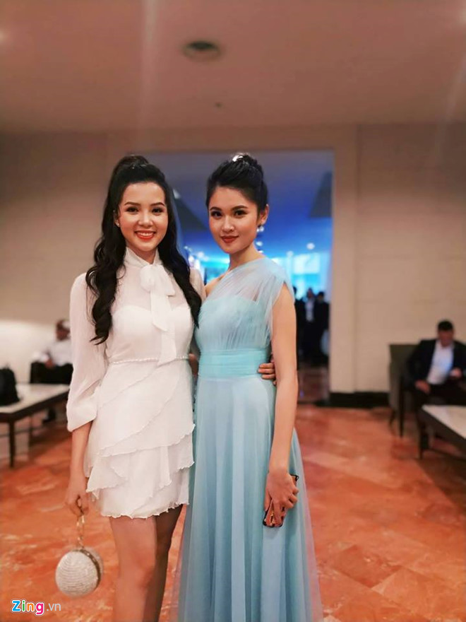 Á hậu Thanh Tú hôn bạn trai CEO trong lễ cưới lãng mạn