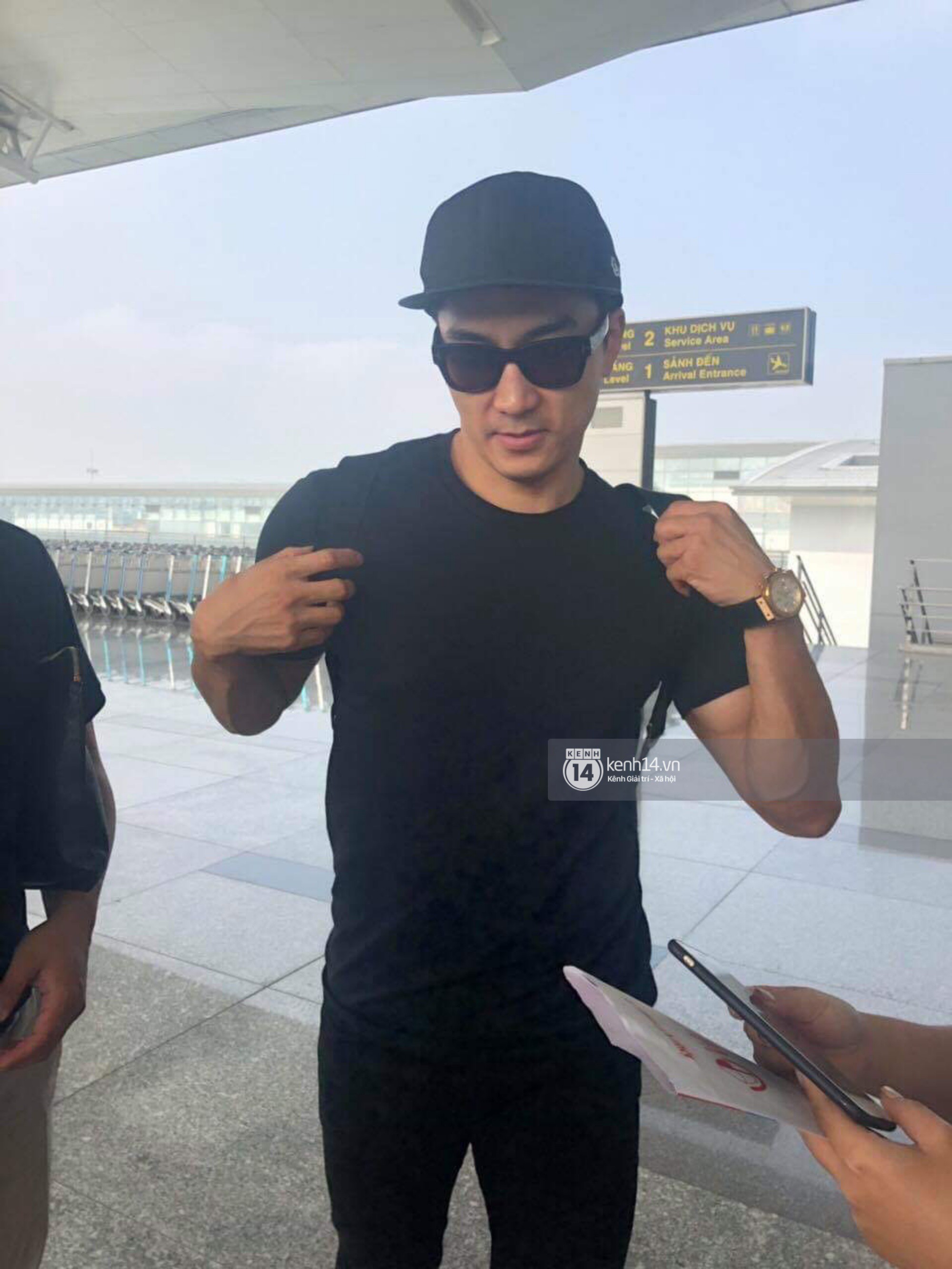 Lộ ảnh hiếm của Song Seung Hun tại Việt Nam: Đây là nhan sắc tài tử Trái tim mùa thu đình đám ngoài đời