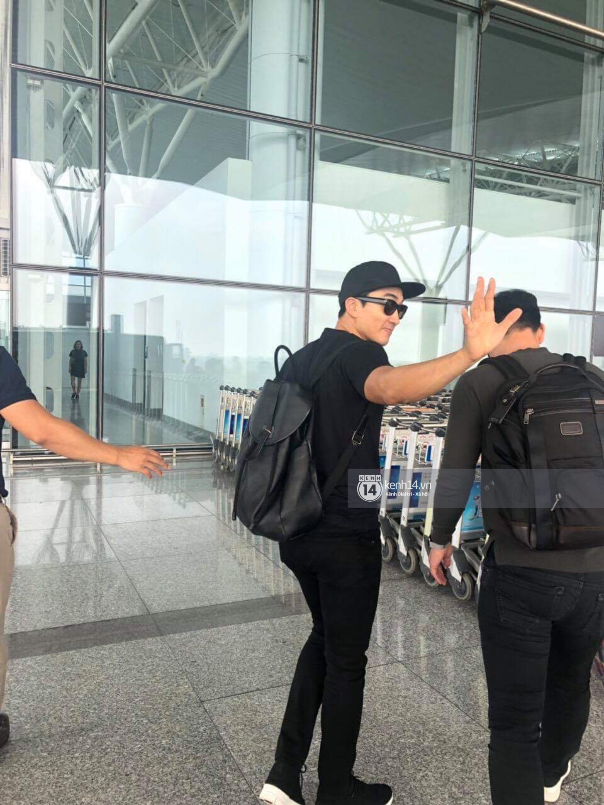 Lộ ảnh hiếm của Song Seung Hun tại Việt Nam: Đây là nhan sắc tài tử Trái tim mùa thu đình đám ngoài đời