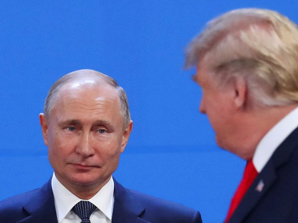 Hai nguyên thủ Trump, Putin hội đàm chớp nhoáng