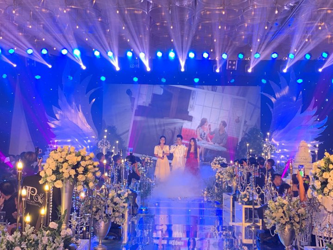 Trong đám cưới, Ưng Hoàng Phúc chúc Thu Thủy - Phạm Quỳnh Anh một câu khiến nhiều người xúc động