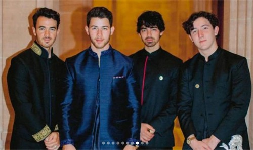 Gia đình Nick Jonas và Hoa hậu Thế giới ca hát, nhảy múa tưng bừng mừng đám cưới thế kỷ rình rang nhất 2018