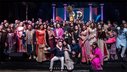 Gia đình Nick Jonas và Hoa hậu Thế giới ca hát, nhảy múa tưng bừng mừng đám cưới thế kỷ rình rang nhất 2018