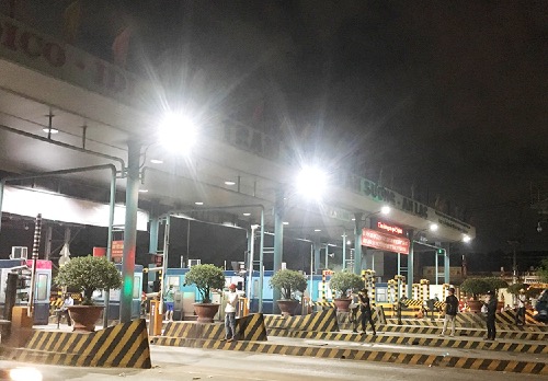 BOT ở TP HCM xả trạm vì tài xế phản đối thu phí quá hạn