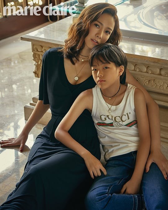 Con trai Kwon Sang Woo bị ném đá vì tranh ngồi chỗ của nghệ sĩ, mẹ phải lên tiếng xin lỗi