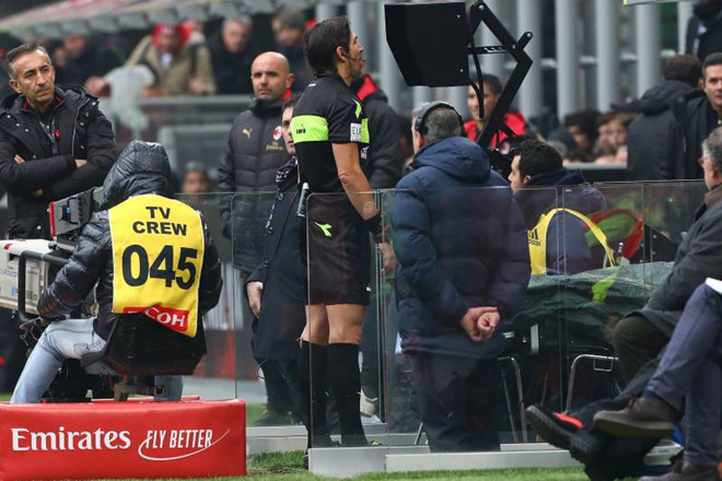 Champions League 2018/19 sẽ sử dụng VAR từ vòng 16 đội