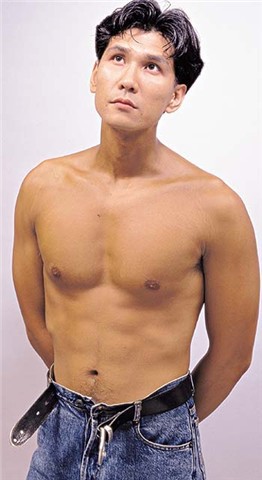 Doãn Chí Bình gây bức xúc nhất màn ảnh: Ra phố bị chửi bới, kết hôn 20 năm không thể có con