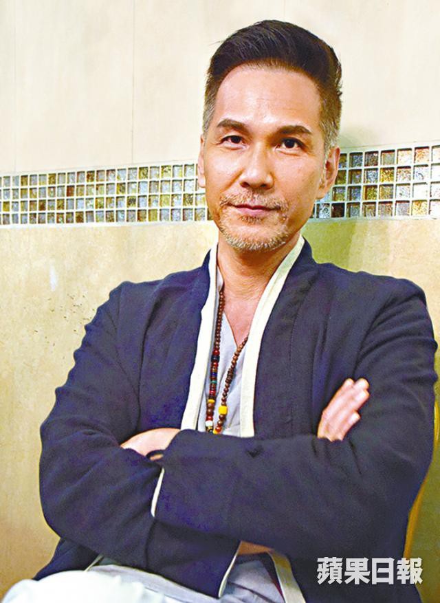 Doãn Chí Bình gây bức xúc nhất màn ảnh: Ra phố bị chửi bới, kết hôn 20 năm không thể có con