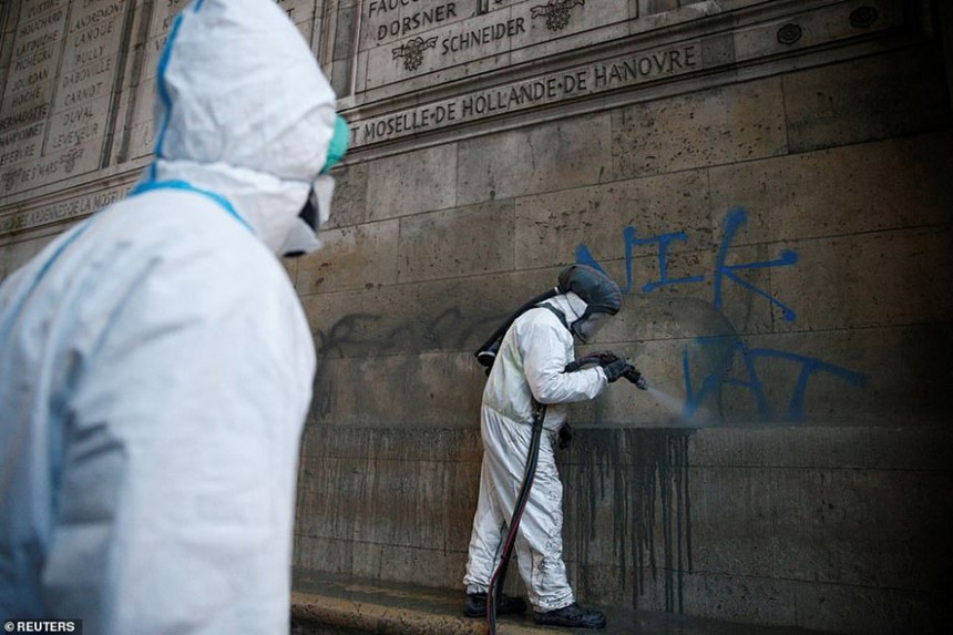 Khải Hoàn Môn tan hoang sau biểu tình lớn nhất thập niên ở Paris