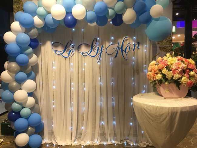 Tổ chức lễ ly hôn ăn mừng ngày ra tù, thanh niên khiến khách mời bối rối không biết chúc gì cho phải