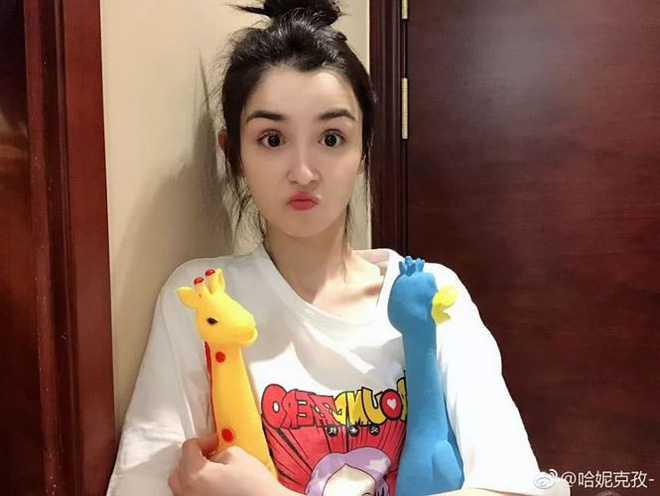 Xuất hiện mỹ nhân Tân Cương đẹp như tiên nữ khiến cả Trung Quốc đang ráo riết lùng sục