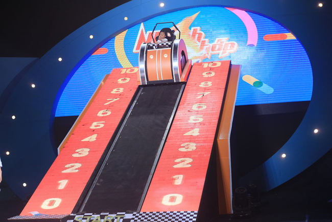 Nhanh như chớp nhí: Cậu bé biết tuốt khiến người lớn á khẩu vì thâu tóm câu hỏi về vũ trụ y như nhà khoa học