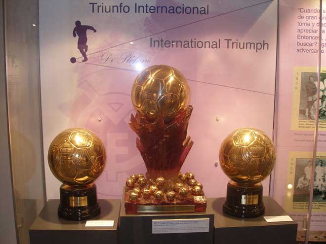 Siêu Quả bóng Vàng 30 năm: Ronaldo hay Messi 5 QBV/người, ai chiến thắng?