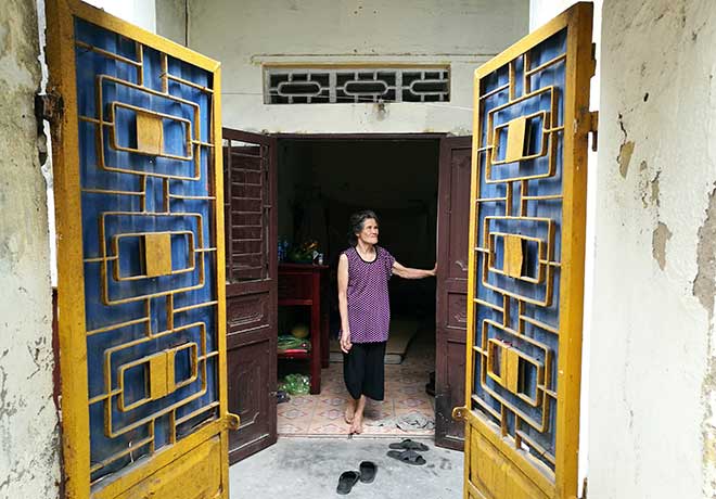 Cận cảnh ngôi nhà của người mẹ có 10 con điên dại ở Hải Phòng