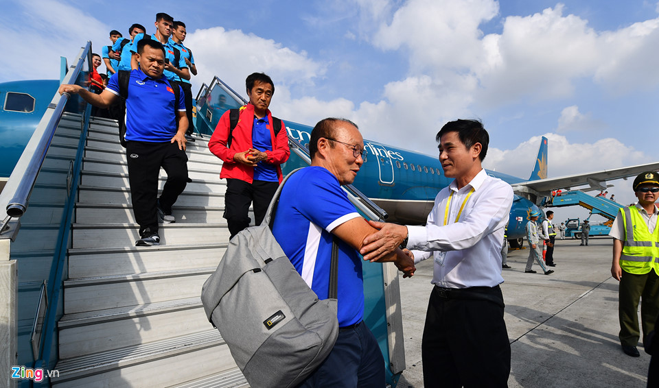 Chuyến bay về nước vui vẻ của thầy trò HLV Park Hang-seo