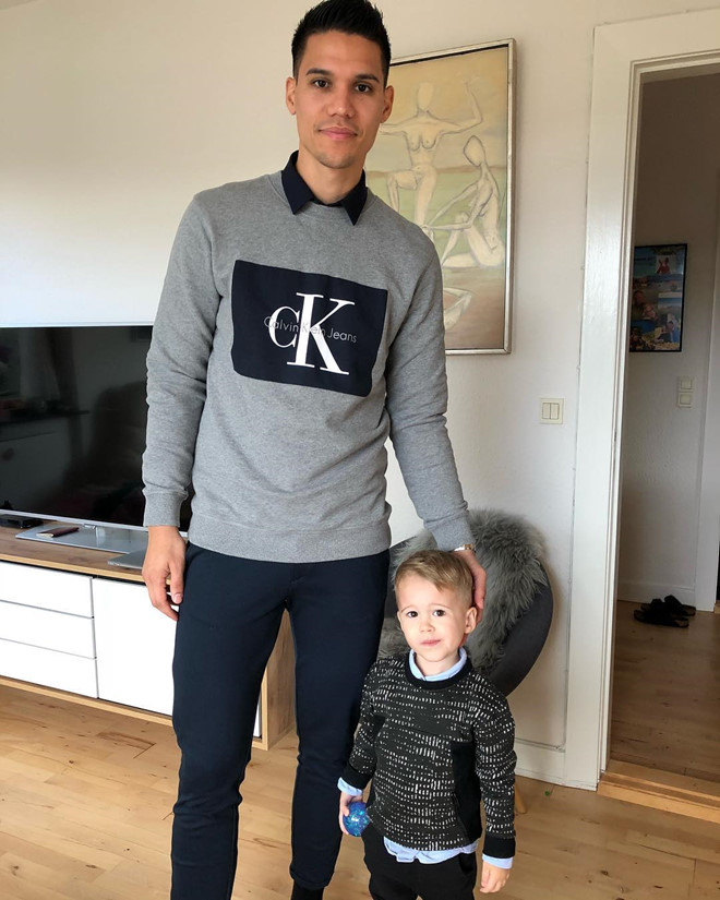 Thủ môn điển trai, cao 1,91 m của đội tuyển Philippines