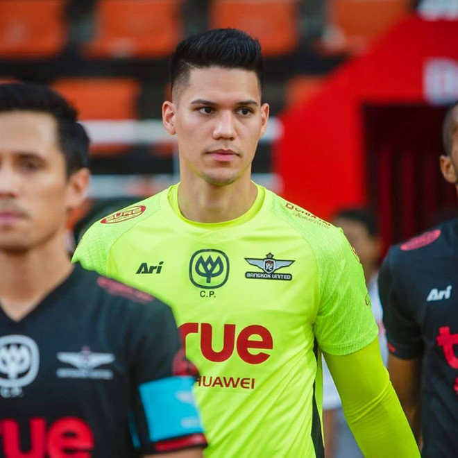 Thủ môn điển trai, cao 1,91 m của đội tuyển Philippines