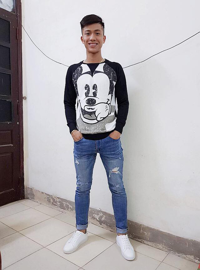 Những gạch đầu dòng siêu đáng yêu về Phan Văn Đức: Thánh ngơ, nghiện vuốt tóc, selfie 1001 kiểu như 1