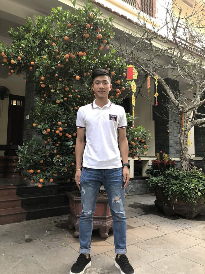 Những gạch đầu dòng siêu đáng yêu về Phan Văn Đức: Thánh ngơ, nghiện vuốt tóc, selfie 1001 kiểu như 1