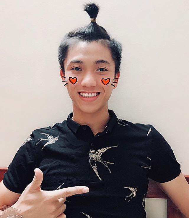 Những gạch đầu dòng siêu đáng yêu về Phan Văn Đức: Thánh ngơ, nghiện vuốt tóc, selfie 1001 kiểu như 1