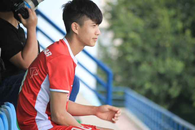 Những gạch đầu dòng siêu đáng yêu về Phan Văn Đức: Thánh ngơ, nghiện vuốt tóc, selfie 1001 kiểu như 1