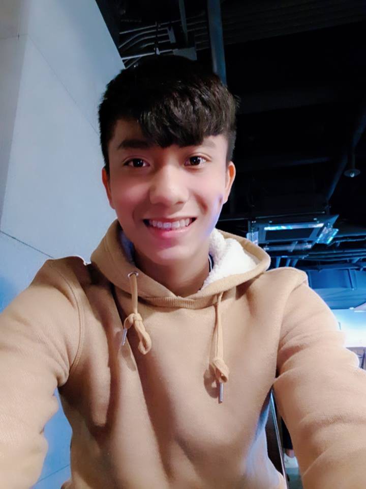 Những gạch đầu dòng siêu đáng yêu về Phan Văn Đức: Thánh ngơ, nghiện vuốt tóc, selfie 1001 kiểu như 1