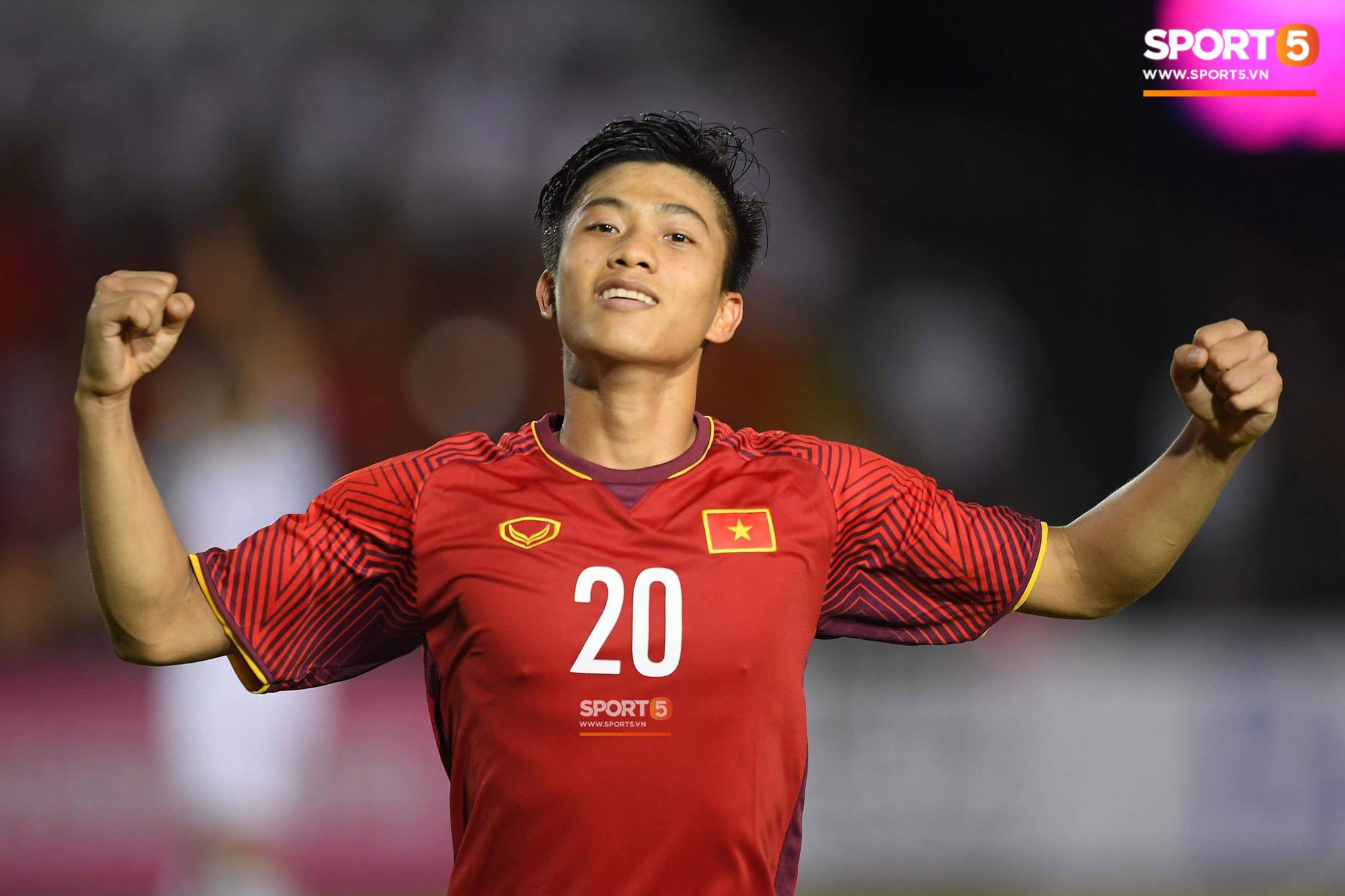 Những gạch đầu dòng siêu đáng yêu về Phan Văn Đức: Thánh ngơ, nghiện vuốt tóc, selfie 1001 kiểu như 1