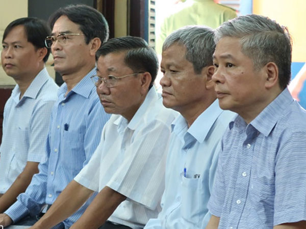 Cựu Phó thống đốc NHNN Đặng Thanh Bình chuẩn bị hầu tòa phúc thẩm