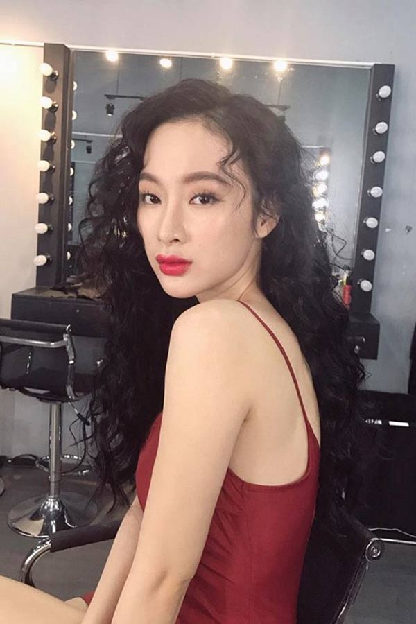 Già như bà thím là vậy, nhưng hết Bảo Anh, Bích Phương, đến Hà Hồ cũng lăng xê mốt này!