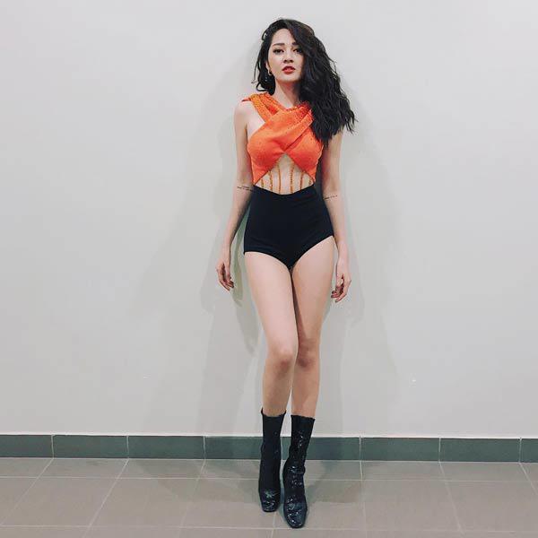 Già như bà thím là vậy, nhưng hết Bảo Anh, Bích Phương, đến Hà Hồ cũng lăng xê mốt này!