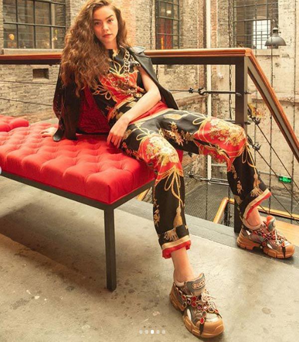 Già như bà thím là vậy, nhưng hết Bảo Anh, Bích Phương, đến Hà Hồ cũng lăng xê mốt này!