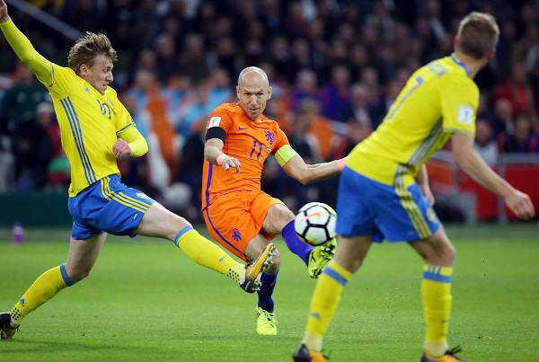 Arjen Robben tuyên bố chia tay Bayern Munich sau một thập kỷ gắn bó