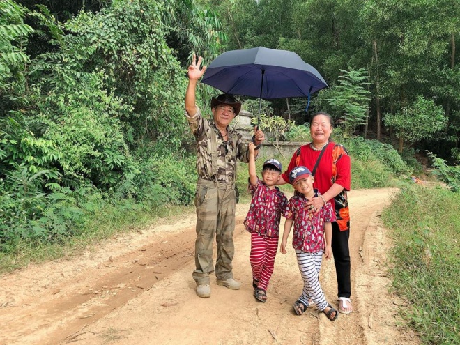 Vợ chồng Hoàng Linh hạnh phúc trong chuyến về quê sau ồn ào chia tay