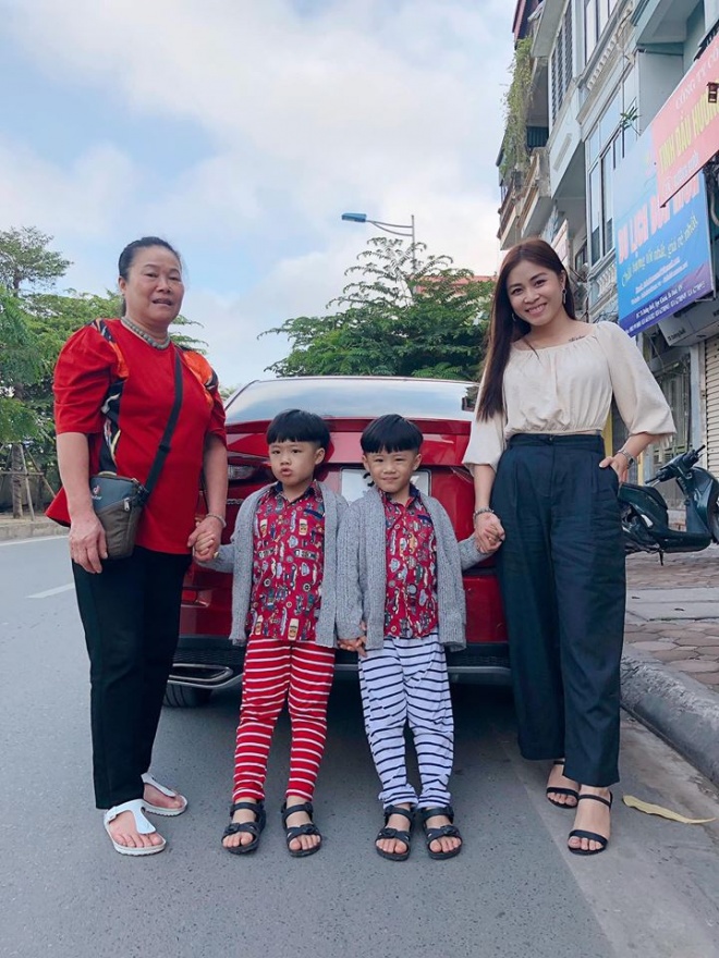 Vợ chồng Hoàng Linh hạnh phúc trong chuyến về quê sau ồn ào chia tay