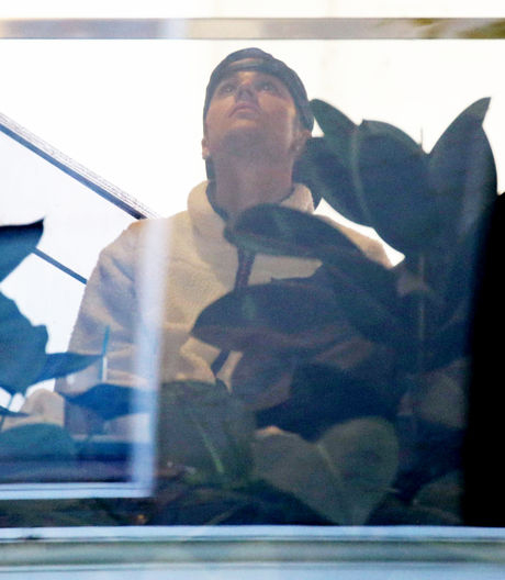 Justin Bieber và vợ sắp cưới bỗng tranh cãi căng thẳng trong quán cafe vì Selena Gomez