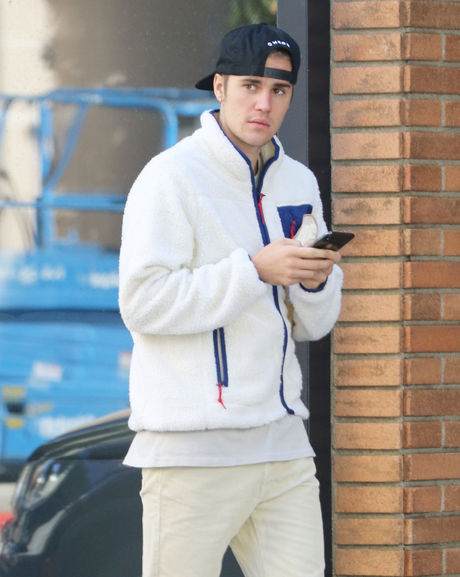 Justin Bieber và vợ sắp cưới bỗng tranh cãi căng thẳng trong quán cafe vì Selena Gomez