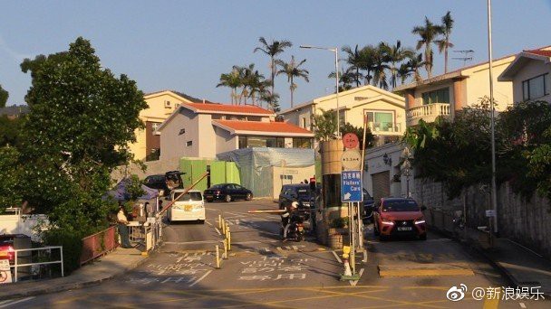 Trương Bá Chi lần đầu lộ diện sau khi âm thầm xuất viện