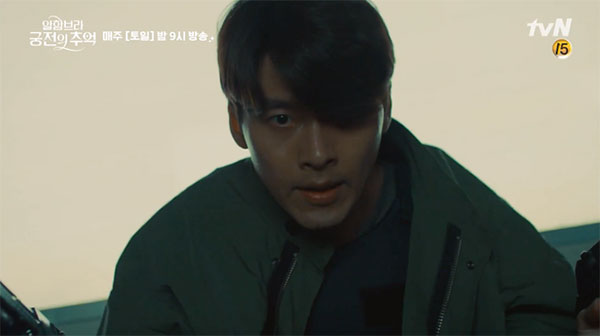 Hyun Bin khiến fan ngất ngây với màn đấu súng cực ngầu trên tàu lửa Hyun Bin khiến fan ngất ngây với màn đấu súng cực ngầu trên tàu lửa