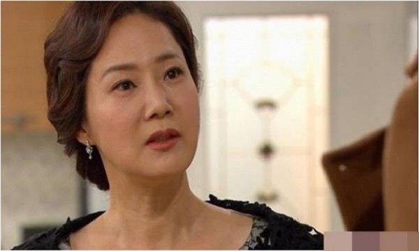 Chuyện của nàng dâu chỉ muốn sống chung với mẹ chồng