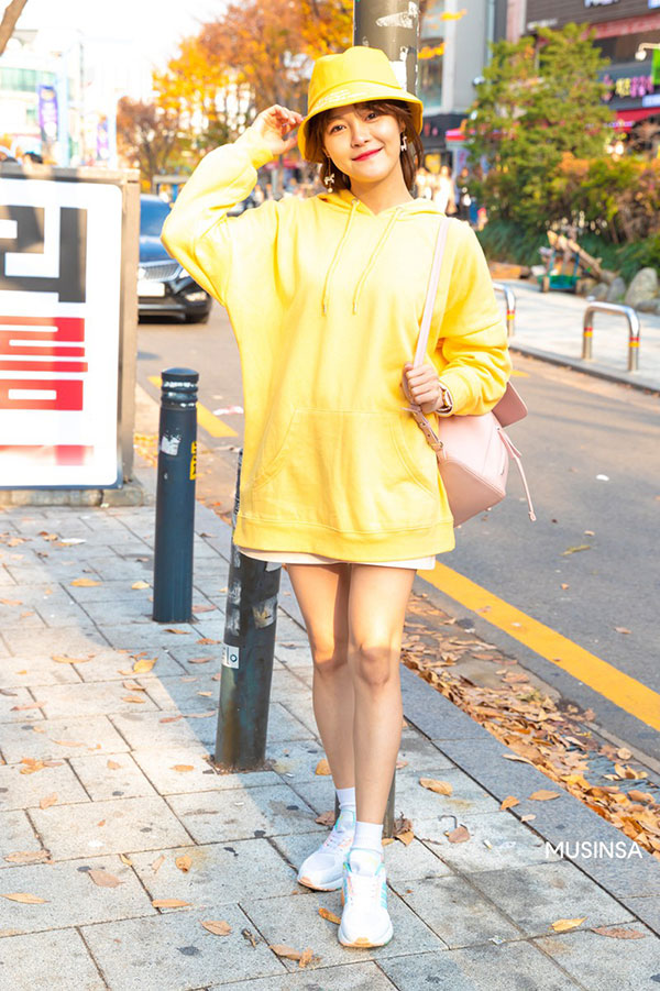 Street style không áo dạ, áo phao của giới trẻ Hàn tuần qua chính là gợi ý mix đồ tuyệt vời cho mùa đông không lạnh ở Hà Nội lúc này