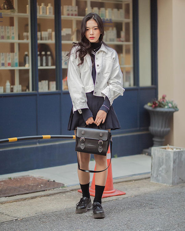 Street style không áo dạ, áo phao của giới trẻ Hàn tuần qua chính là gợi ý mix đồ tuyệt vời cho mùa đông không lạnh ở Hà Nội lúc này