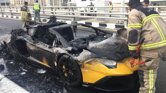 Vì sao những chiếc siêu xe dễ bị bốc cháy?
