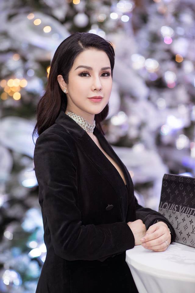 Diệp Lâm Anh khoe khoảnh khắc chăm con giản dị như bao bà mẹ khác, tiết lộ thêm cả tật xấu của con gái Boorin