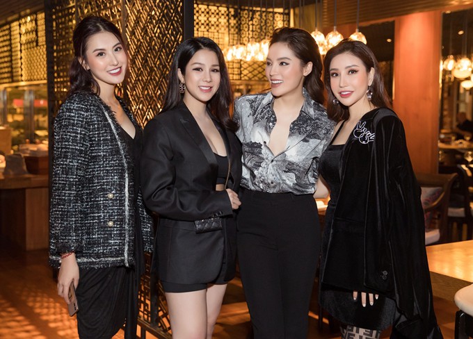 Diệp Lâm Anh khoe khoảnh khắc chăm con giản dị như bao bà mẹ khác, tiết lộ thêm cả tật xấu của con gái Boorin