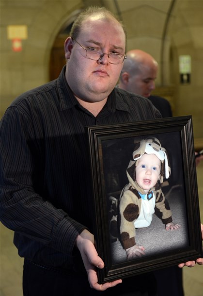 Tiếng kêu cứu thất thanh của người mẹ trong khách sạn và cái chết tức tưởi của bé trai 2 tuổi chỉ vì sự trả thù mù quáng