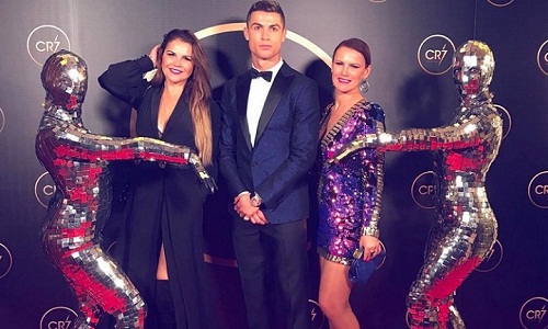 Chị Ronaldo ám chỉ mafia cướp Quả Bóng Vàng của em