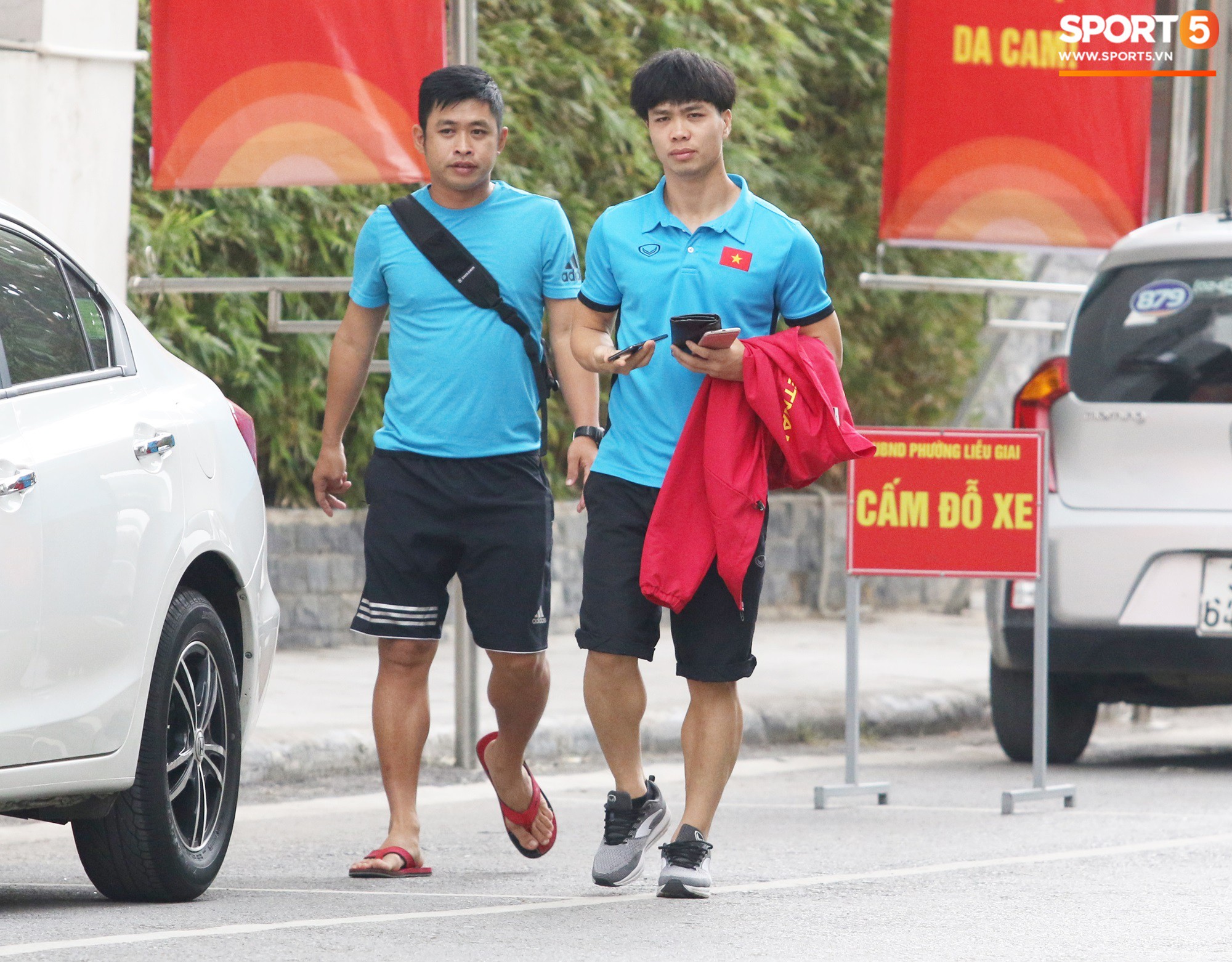 Tuyển Việt Nam bận rộn trong buổi sáng nghỉ ngơi hiếm hoi trước trận bán kết AFF Cup 2018