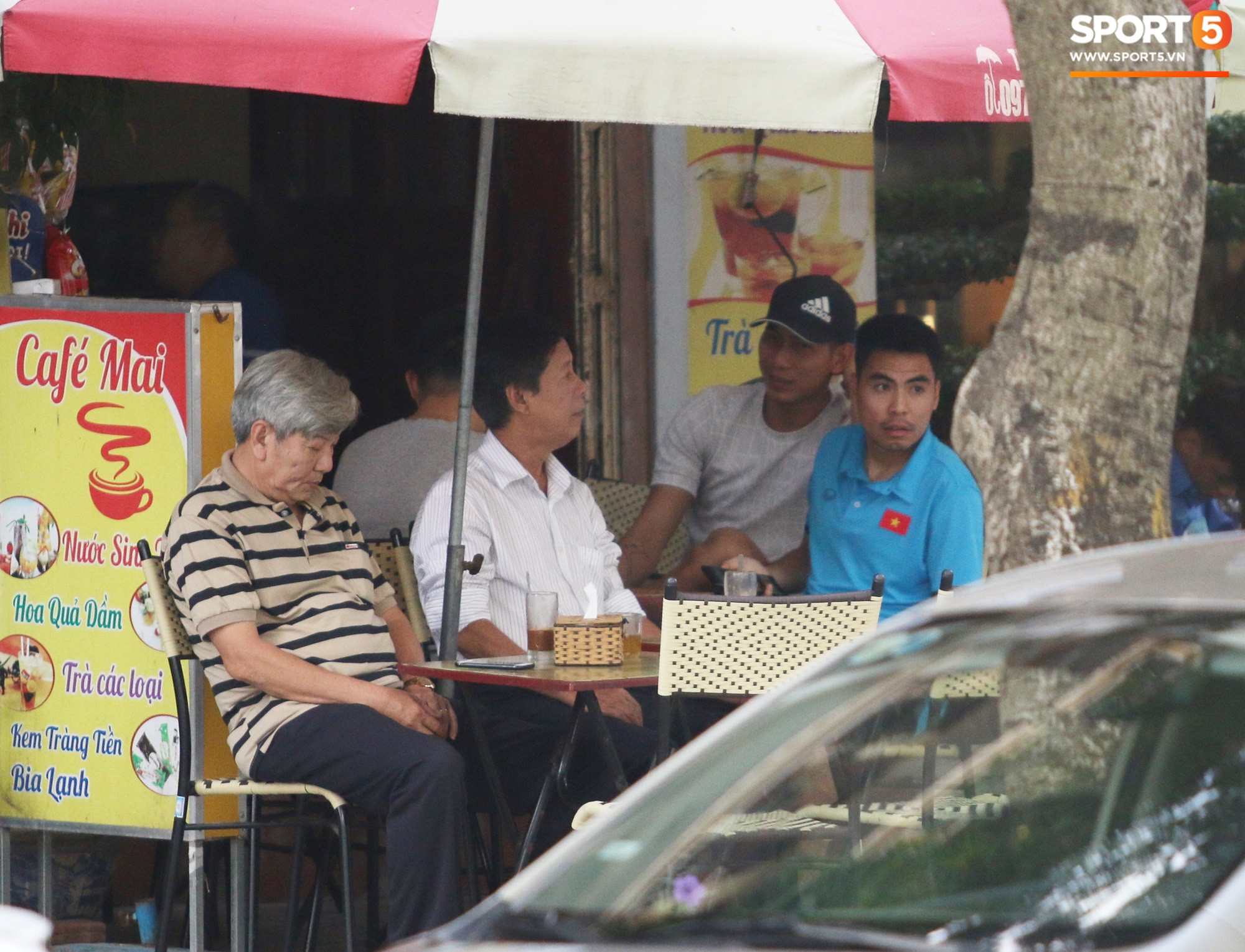 Tuyển Việt Nam bận rộn trong buổi sáng nghỉ ngơi hiếm hoi trước trận bán kết AFF Cup 2018